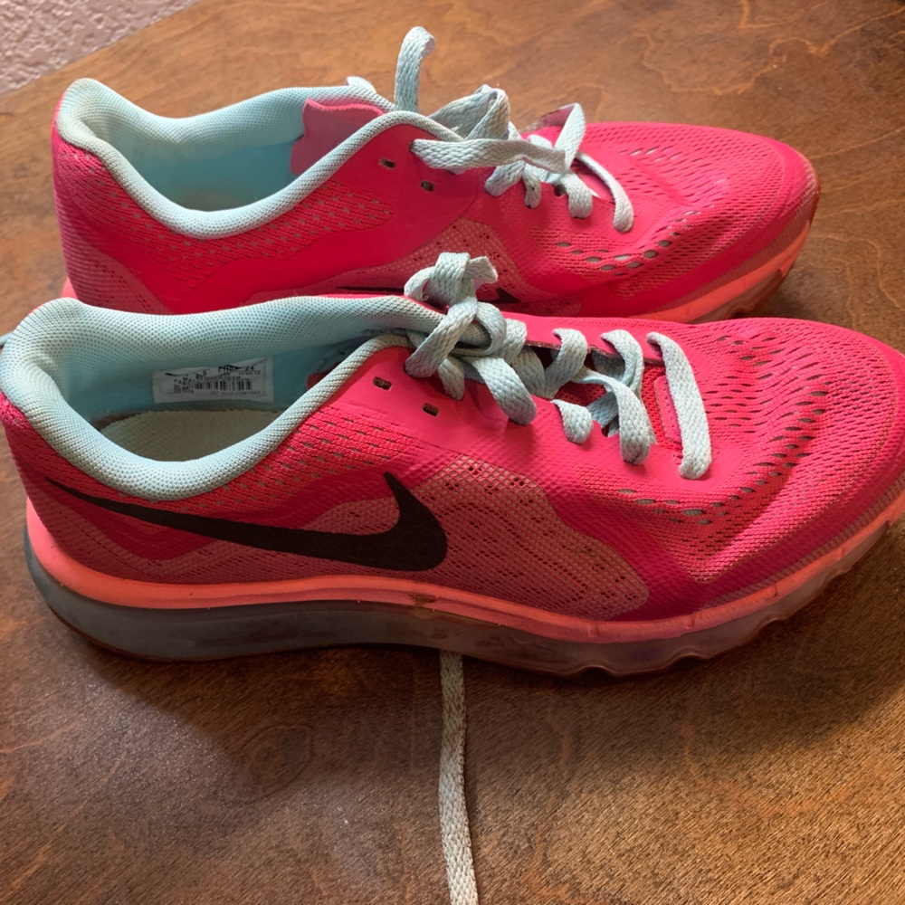 Nike shoes size 5.5 fit more like a women’s 7
